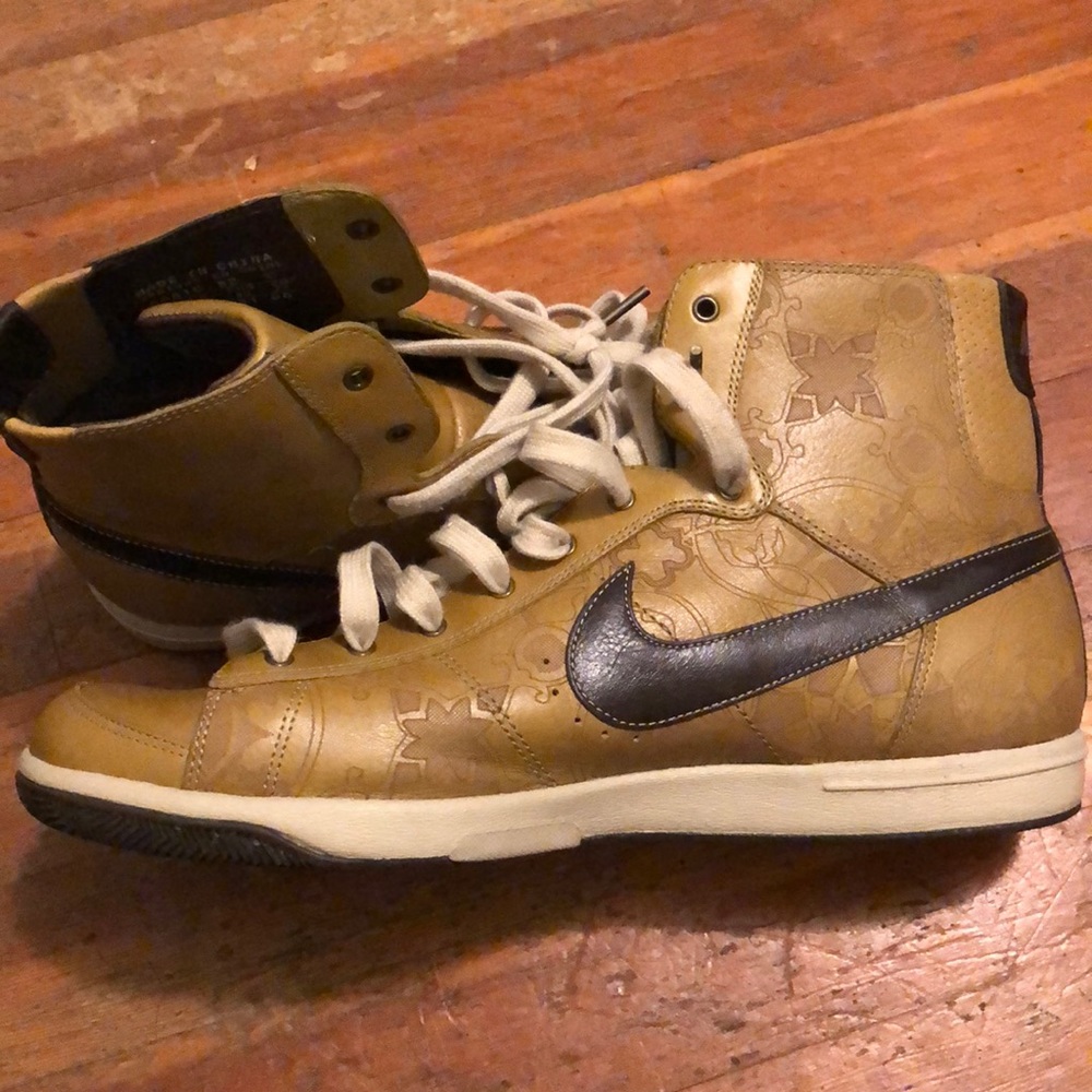 Nike blazers women’s 10 or men’s 8. Unisex